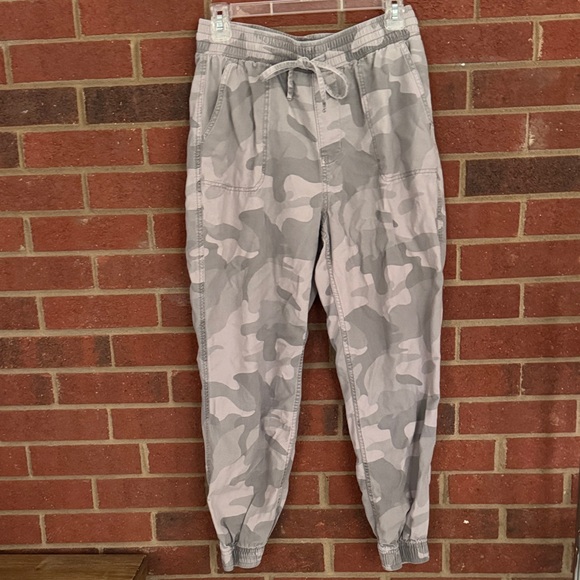 Hollister Gray Camouflage High Waisted Faux Drawstring Joggers - Picture 1 of 9